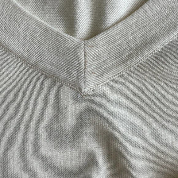 J .JILL | SWEATER SIZE MEDIUM CREAM LONG SLEEVES V-NECK - Picture 9 of 9